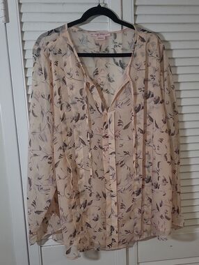 Reitmans Sheer Floral Tie-Front Blouse in Light Pink